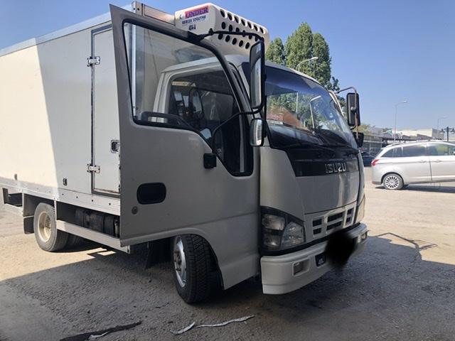 Isuzu nakışlı kırmızı döşeme