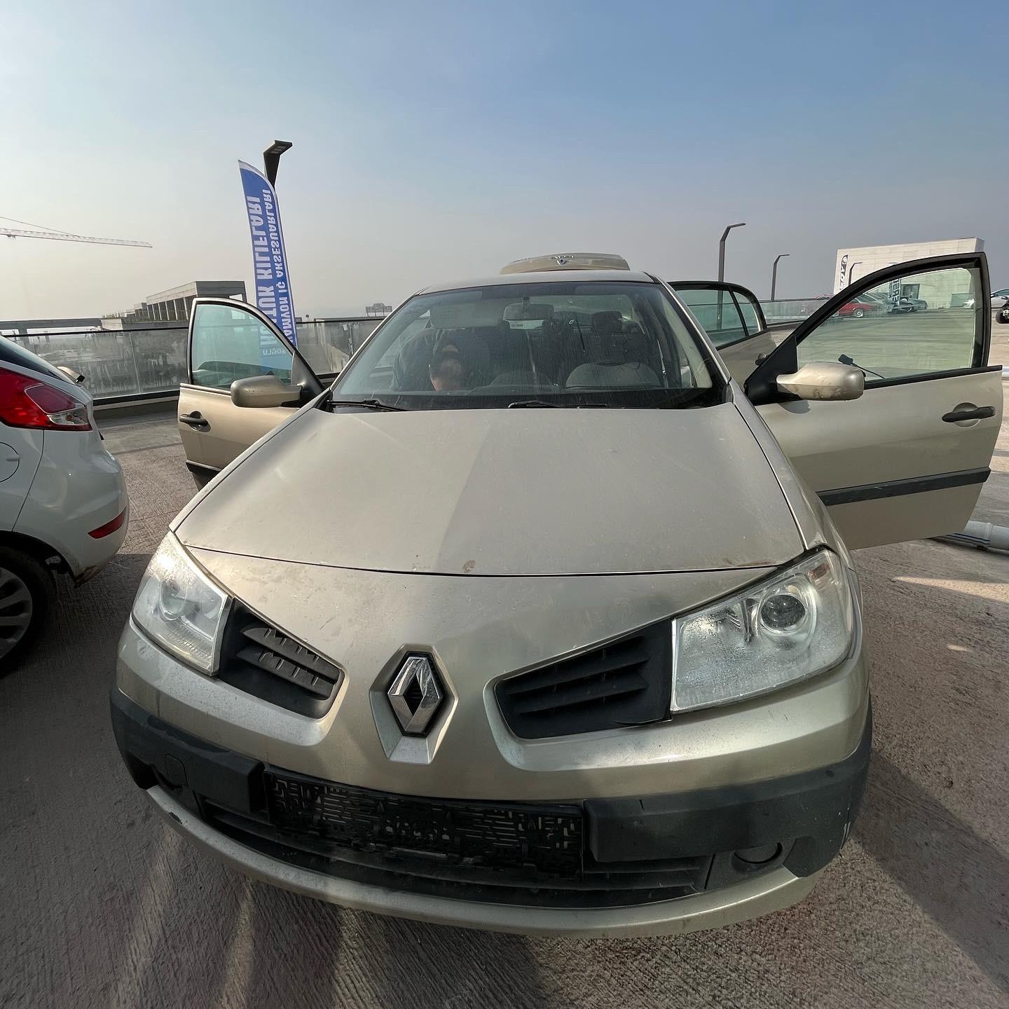 Megane kapı döşemeleri ve koltuk döşemeleri değişimi